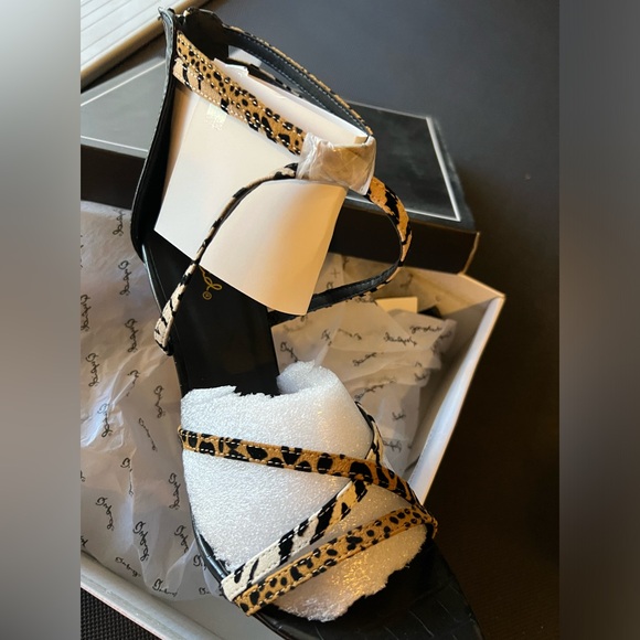 Animal print heels - Picture 3 of 5